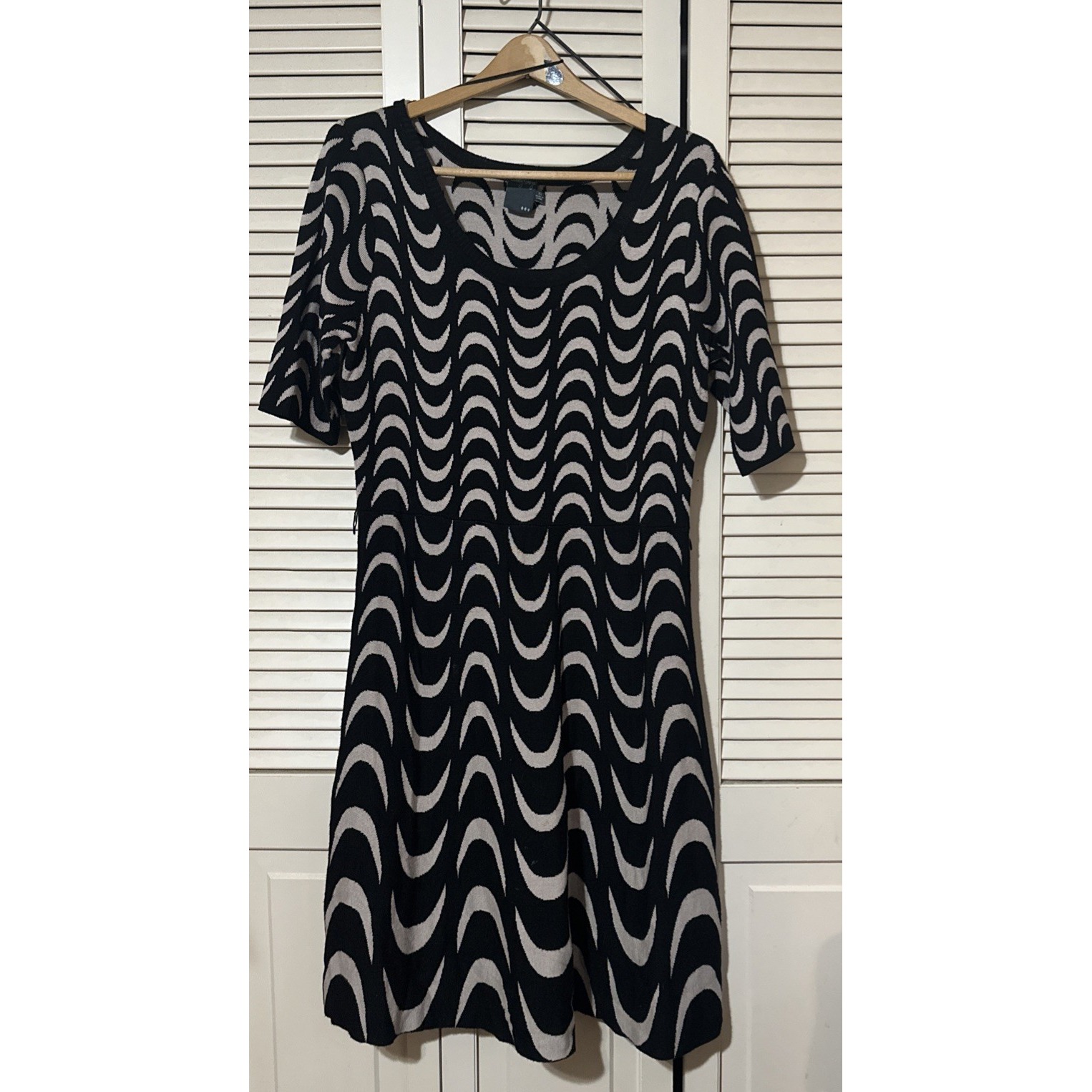 Gabby Skye 3/4 Sleeve Sweater Dress Black/Cream Geometric Wave Design. Size Xl